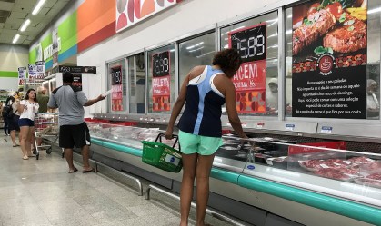 Inflação de 0,25% em fevereiro é a menor em 20 anos, diz IBGE