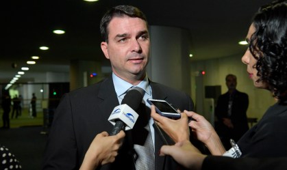 CNMP pede esclarecimentos sobre arrombamento de loja de Flávio Bolsonaro