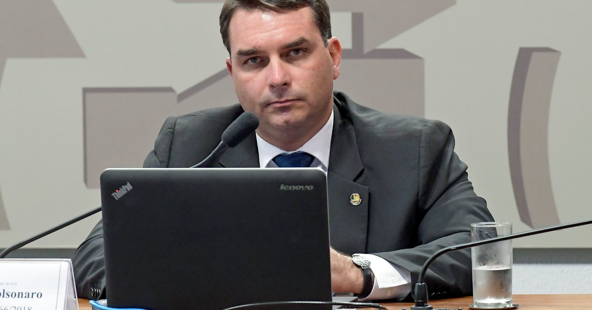 Troca de mensagens entre Flávio e Vorcaro domina redes, aponta Nexus