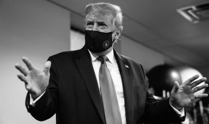 Trump publica foto usando máscara e chama de 'ato patriota'