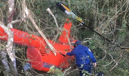 Polícia encontra 246 kg de pasta de cocaína em destroços de helicóptero em SP