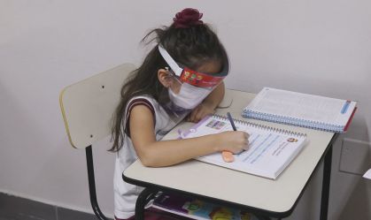 Rede privada de ensino em Manaus retoma aulas presenciais e adapta rotina