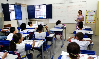 8 em cada 10 municípios usam Fundeb para pagar professores, diz estudo