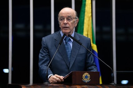 O senador José Serra