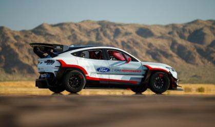 Ford revela o SUV elétrico Mustang Mach-E com 1.400 hp; conheça