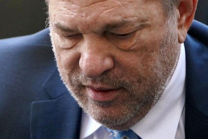 Harvey Weinstein chega ao tribunal para ouvir sentença 