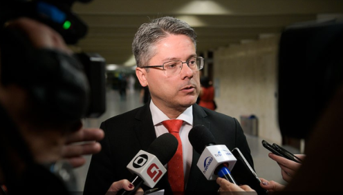 O senador Alessandro Vieira (Cidadania-SE) lembrou que o presidente da República