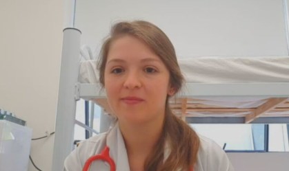 Voluntária da vacina de Oxford relata 'sintomas leves' após receber dose