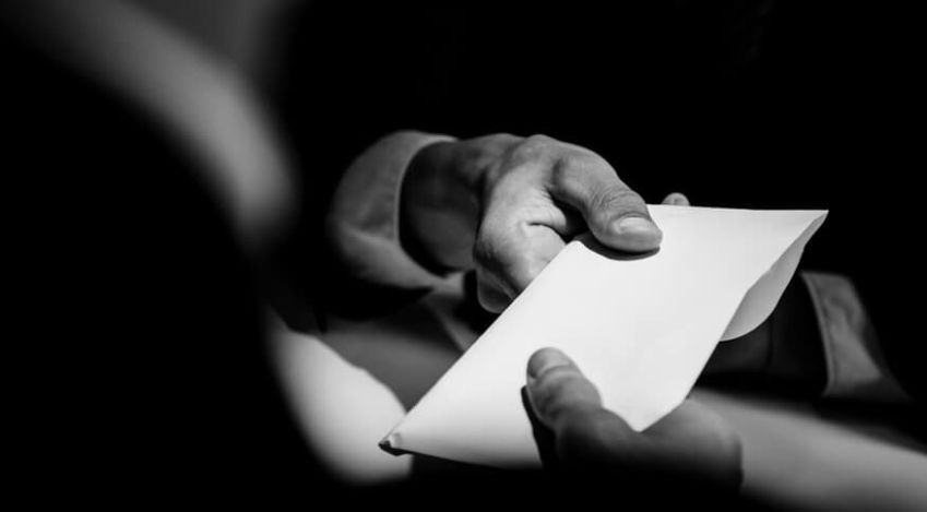 / Quais são os atos que caracterizam a improbidade administrativa?
