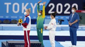 Após várias tentativas de grandes ginastas mulheres como Daiane dos Santos, Daniele Hypólito e Laís Souza, Rebeca Andrade finalmente conseguiu levar o Brasil ao pódio das Olimpíadas