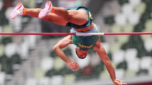 Atual campeão olímpico da modalidade, brasileiro Thiago Braz conseguiu a classificação para a final do salto com vara (31/07/2021)