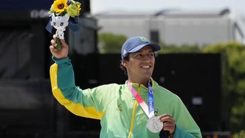 Kelvin Hoefler conquistou a primeira medalha do Brasil nas Olimpíadas 2020, ganhando a prata no skate street