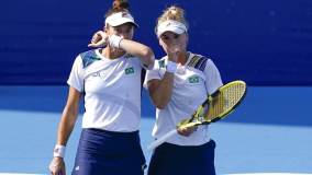 Luisa e Laura tiveram o set point no 9ºgame e não aproveitaram; na sequência, o fizeram fechando a parcial em 6/4 e forçando o tie-break