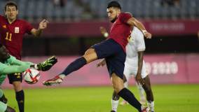 Rafa Mir, grandalhão atacante espanhol, anotou ‘hat trick’ em jogo com Costa do Marfim