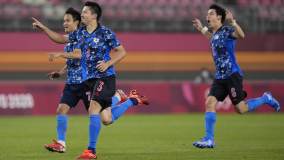 Japão celebra ida à semfinal após vitória nos pênaltis contra a Nova Zelândia (por 4 a 2)