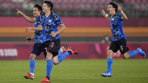 Japão celebra ida à semfinal após vitória nos pênaltis contra a Nova Zelândia (por 4 a 2)