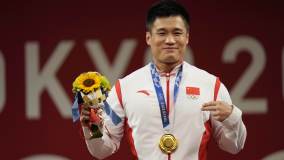Chinês Lyu Xiaojun ficou com ouro no levantamento de peso até 81kg