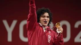 Fares Elbakh, do Catar, ficou com medalha de ouro no levantamento de peso até 96kg