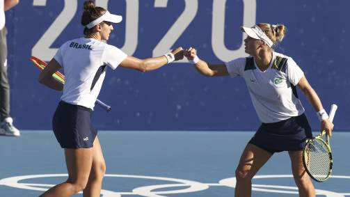 No segundo set, elas equilibraram o jogo, quebraram o saque das russas no primeiro game e se mantiveram na frente