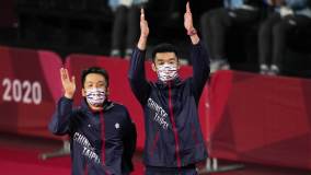 Lee Yang e Chi-Lin, de Taiwan, celebram ouro do badminton por duplas masculinas