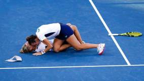 A virada histórica garantiu a inédita medalha no tênis para Luisa Stefani (cima) e Laura Pigossi
