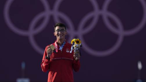 Turco Mete Gazoz foi o vencedor no tiro com arco individual masculino
