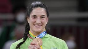 Mayra Aguiar, do judô, conquistou seu terceiro bronze em Olimpíadas ao ficar em terceiro na categoria até 78 kg em Tóquio