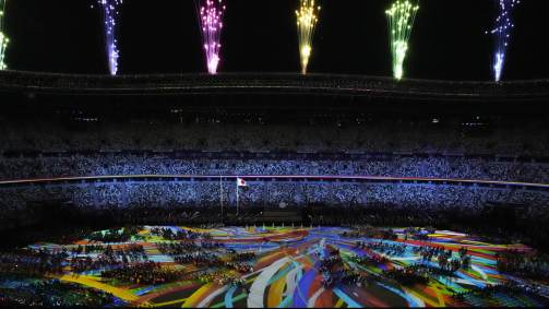 Atletas assistem à queima de fogos na Abertura dos Jogos Paralímpicos de Tóquio - 24 ago. 2021
