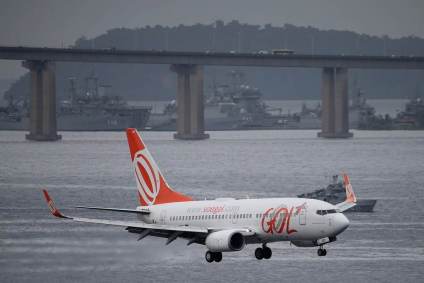 Boeing 737 da Gol aterrissando no Rio de Janeiro