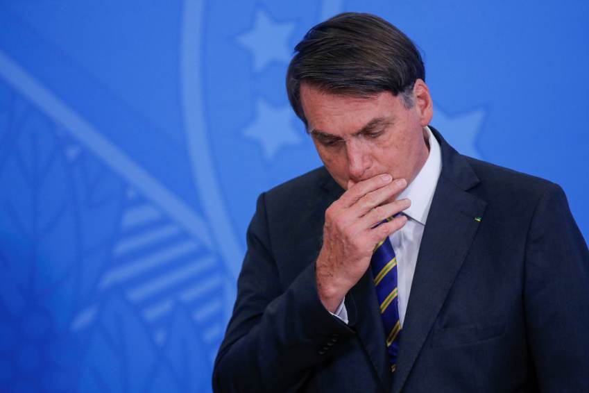 Bolsonaro participa de cerimônia no Palácio do Planalto; manifestantes pediram desculpas por desrespeitar recomendações do presidente contra o coronavírus (11.fev.2020) / REUTERS