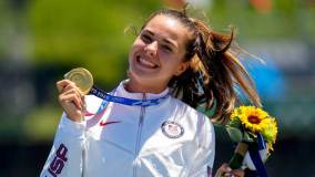 Americana Nevin Harrison foi a vencedora da categoria C-1 200 metros e também levou o ouro olímpico para casa (05/08/2021)