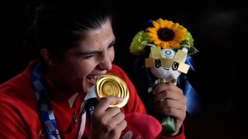 Turca Busenaz Surmeneli foi a campeã olímpica na categoria até 69kg do boxe feminino (07/08/2021)