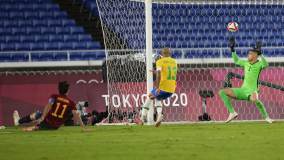Aos 16 da segunda etapa, Mikel Oyarzabal completou de bate-pronto cruzamento de Carlos Soler e empatou o jogo