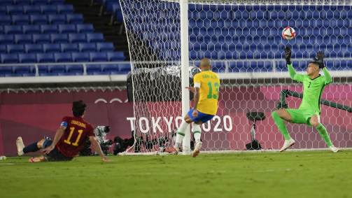 Aos 16 da segunda etapa, Mikel Oyarzabal completou de bate-pronto cruzamento de Carlos Soler e empatou o jogo
