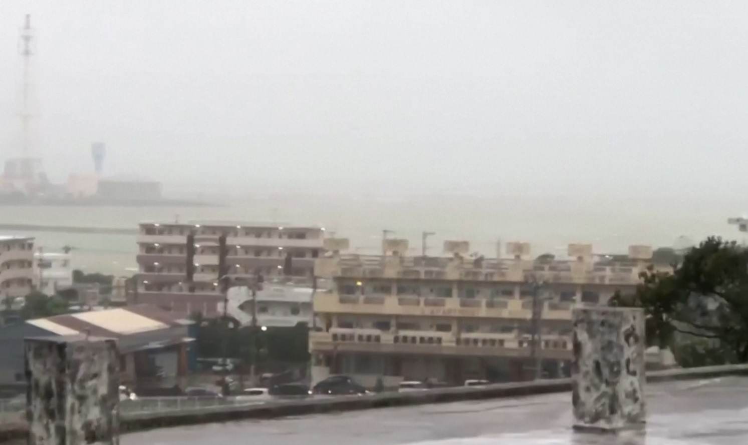 Passagem do tufão Maysak por Okinawa, no Japão