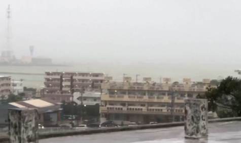 Passagem do tufão Maysak por Okinawa, no Japão