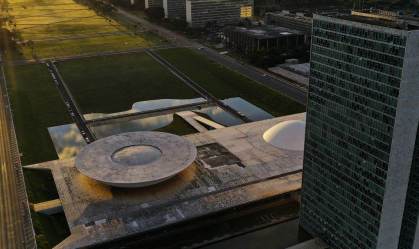 Brasil tem menos funcionários públicos que EUA, Europa e vizinhos e presta serviço de pior qualidade, mostra estudo
