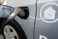 Vendas de veículos elétricos e híbridos crescem 74%