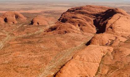 Após um ano de fronteiras fechadas, Austrália é pressionada a acelerar vacinação