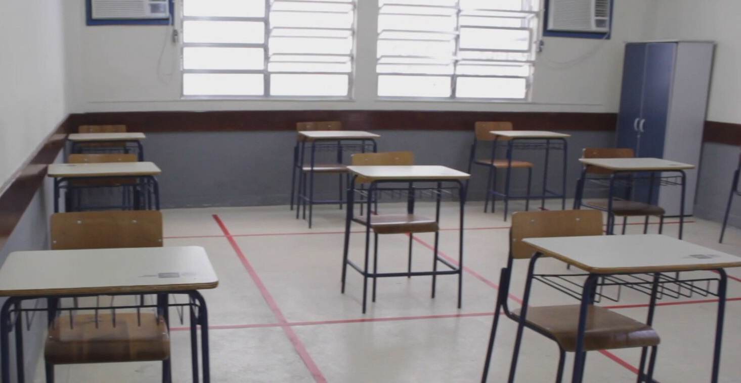 Sala de aula com distanciamento social no RJ Sala de aula com distanciamento social no RJ