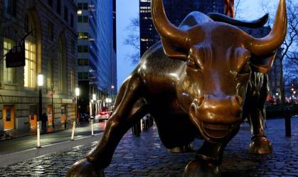 Touro de Wall Street é visto no centro financeiro de Nova York