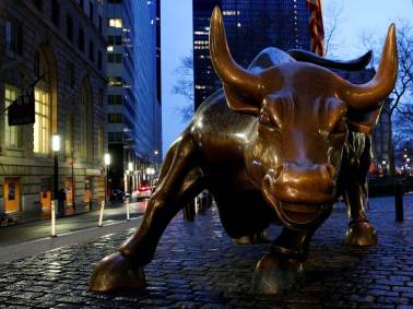 Touro de Wall Street é visto no centro financeiro de Nova York