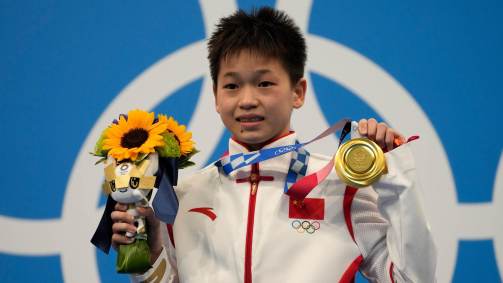 Aos 14 anos, chinesa Quan Hongchan conquistou a medalha de ouro nos saltos ornamentais, na plataforma de 10 metros (05/08/2021)