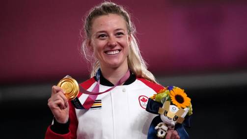No ciclismo de pista, canadense Kelsey Mitchell levou o ouro na categoria sprint neste domingo (8) (08/08/2021)