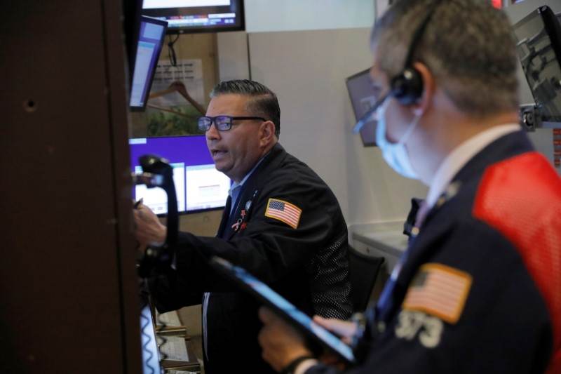Operadores trabalham na Bolsa de Nova York, EUA