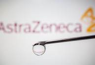 Coquetel da AstraZeneca reduz casos sintomáticos de Covid, segundo o laboratório