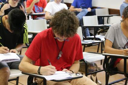 Aluno fazendo Fuvest
