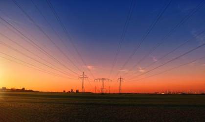 Postes de alta tensão para transmissão de energia elétrica