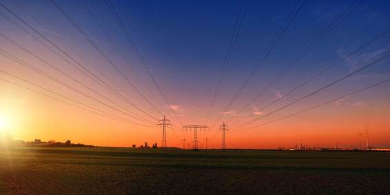 Postes de alta tensão para transmissão de energia elétrica