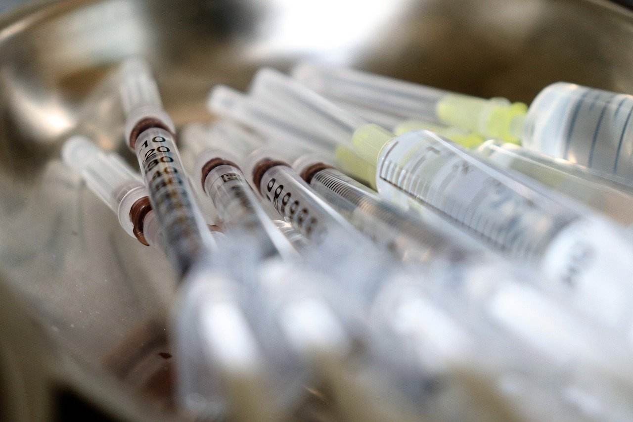 Seringas e agulhas para vacinação Seringas e agulhas para vacinação